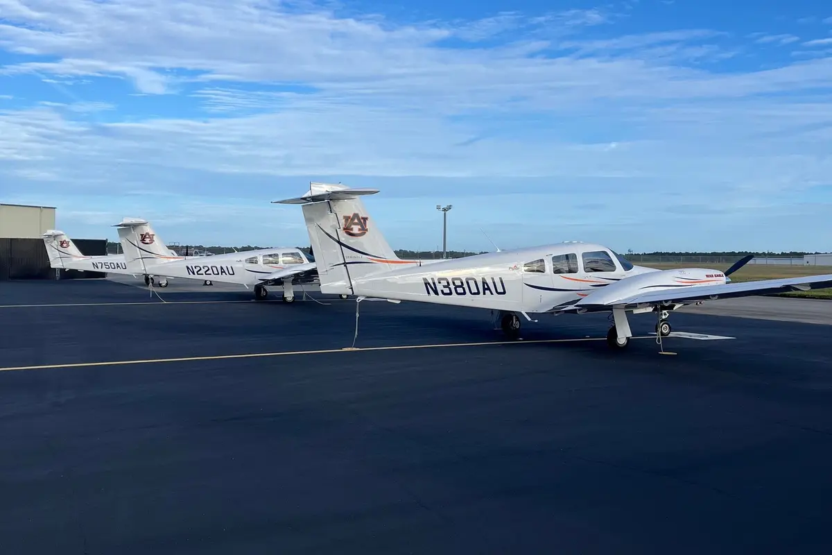 Two Auburn University Piper Seminoles on the ramp